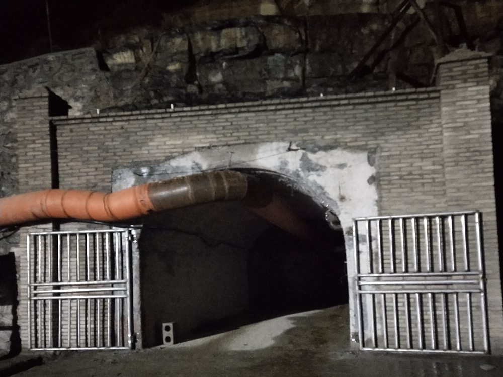 04-Barite mine tunnel-9X MINERALS